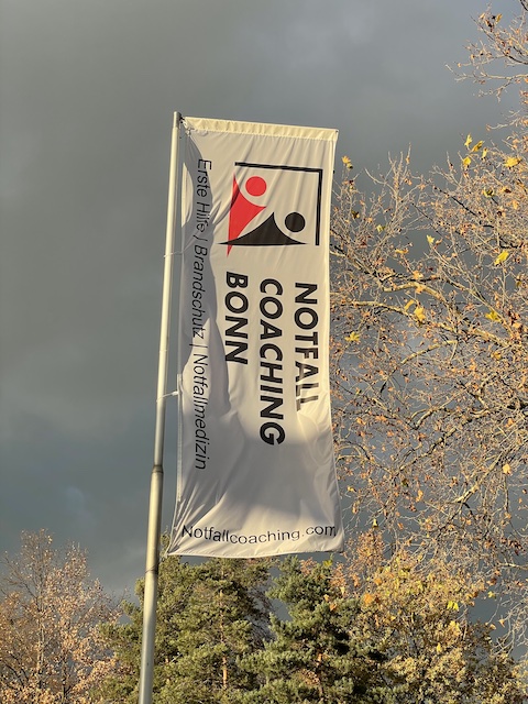 Notfall Coaching Bonn Fahne mit Logo